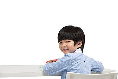 《天国：拯救2》新预告片展示了战斗＆角色等内容